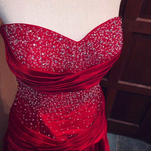 ❤️STUNNING Beaded Ruby Red Gown / Prom / Size 10 - Picture 5 of 8